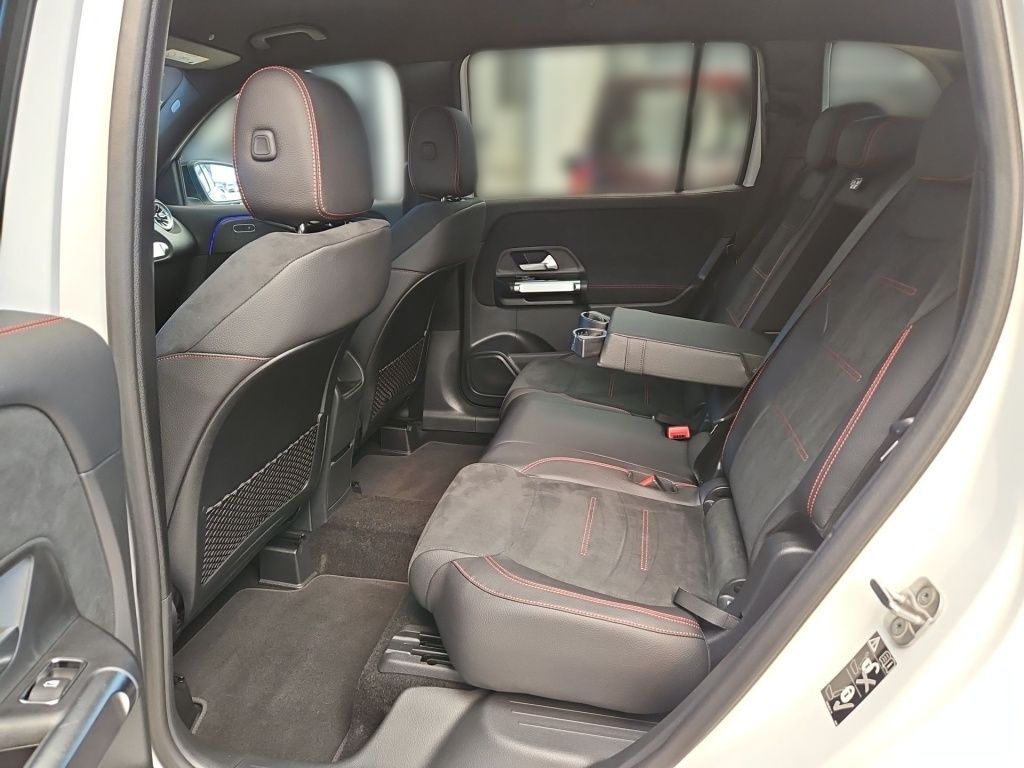 Fahrzeugabbildung Mercedes-Benz GLB 180 AMG Night AHK Distronic+ LED SHZ KeyLess