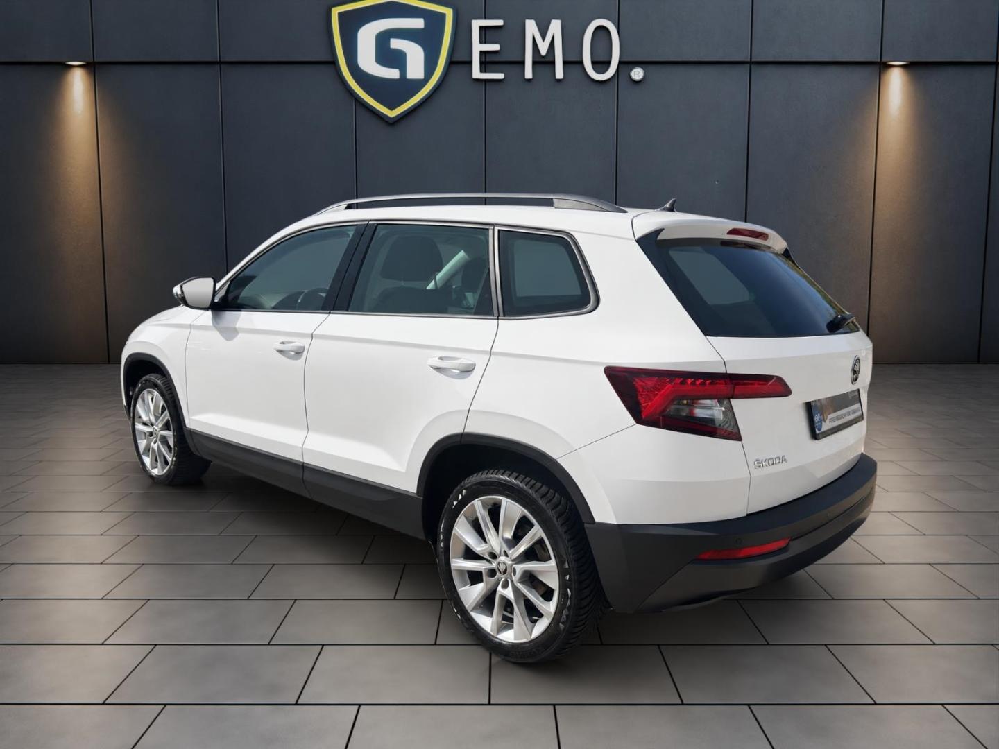 Skoda Karoq Style AHK PANO DAB NAVIGATION RKF SHZ PDC