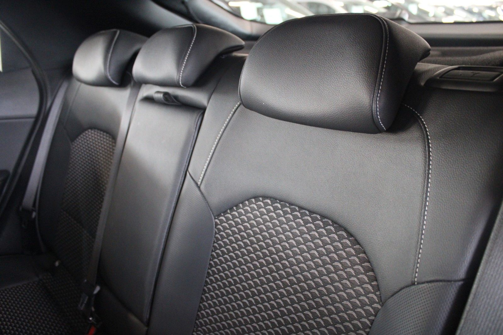 Fahrzeugabbildung Kia XCeed Vision Bi-LED NAVI SHZ LHZ Kamera ACC uvm.