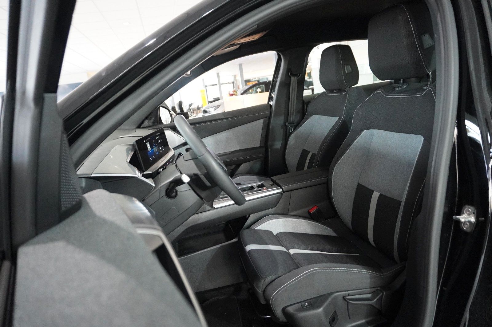 Fahrzeugabbildung Opel Grandland 1.2 48V HYBRID NAVI/LED/KAMERA/DAB+