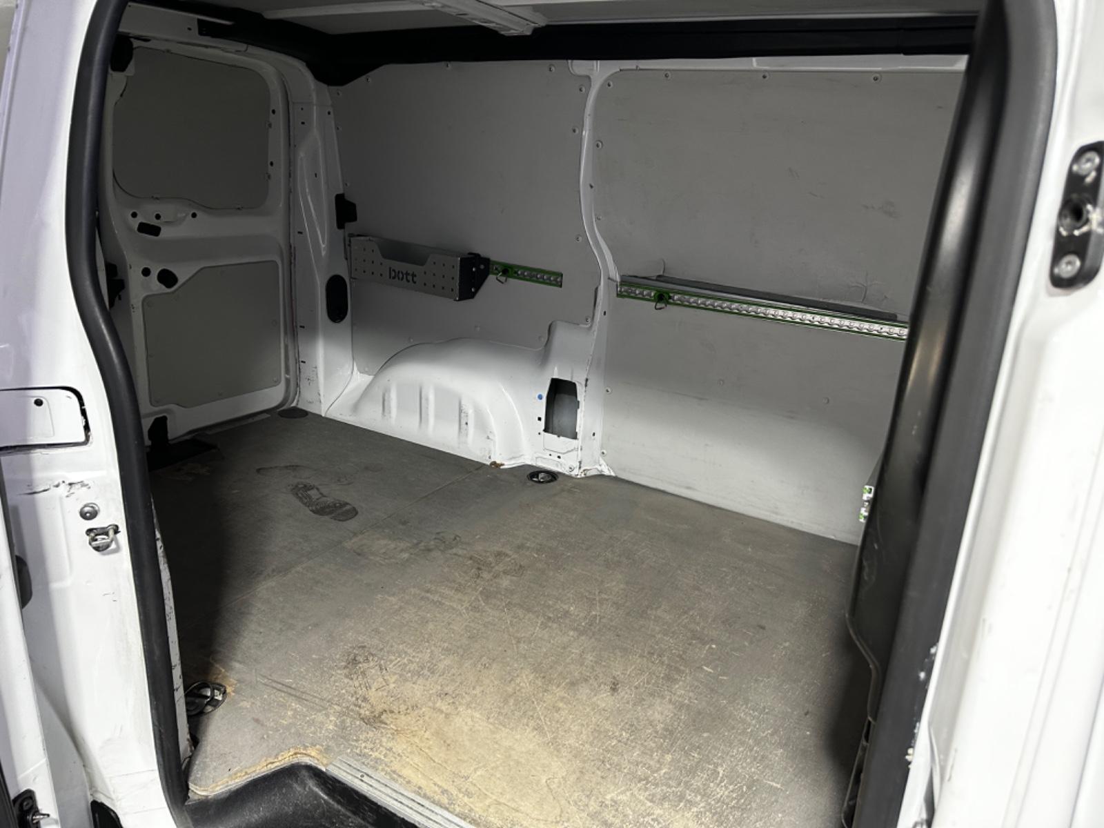 Peugeot Expert Kasten Premium L2 CAM 2xPDC SPUR APPLECAR