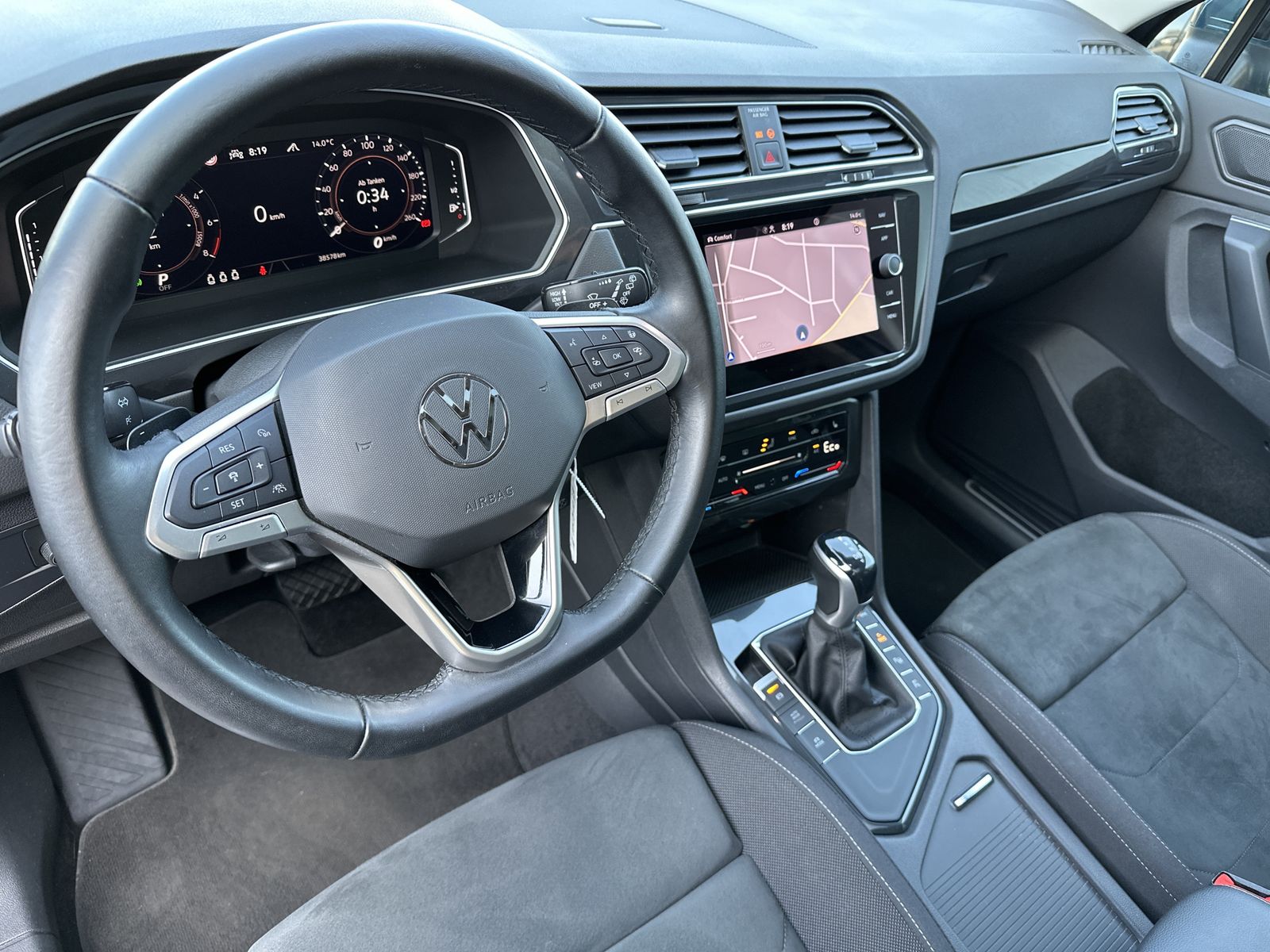 Fahrzeugabbildung Volkswagen Tiguan Elegance eHybrid NAV+LED+AHK+PANO+360°+VC
