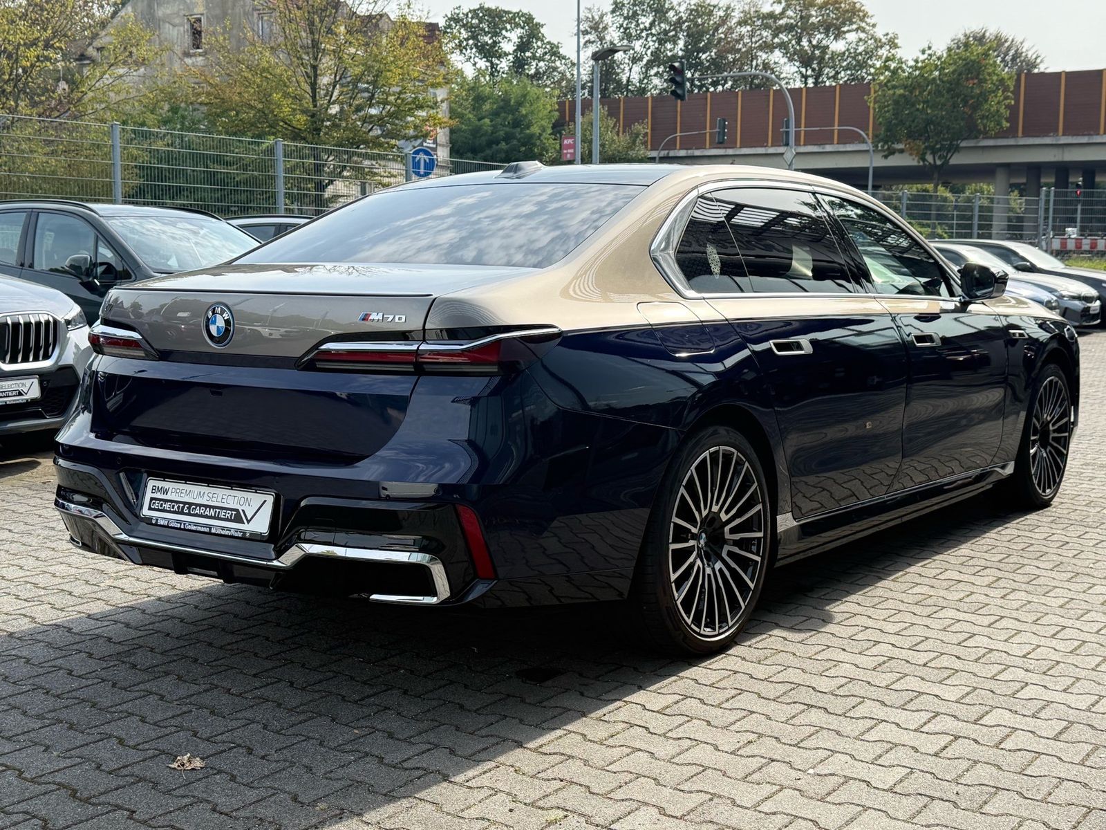 BMW i7 M70 xDrive ExecutiveLoungeSeating TwoTone foto 2