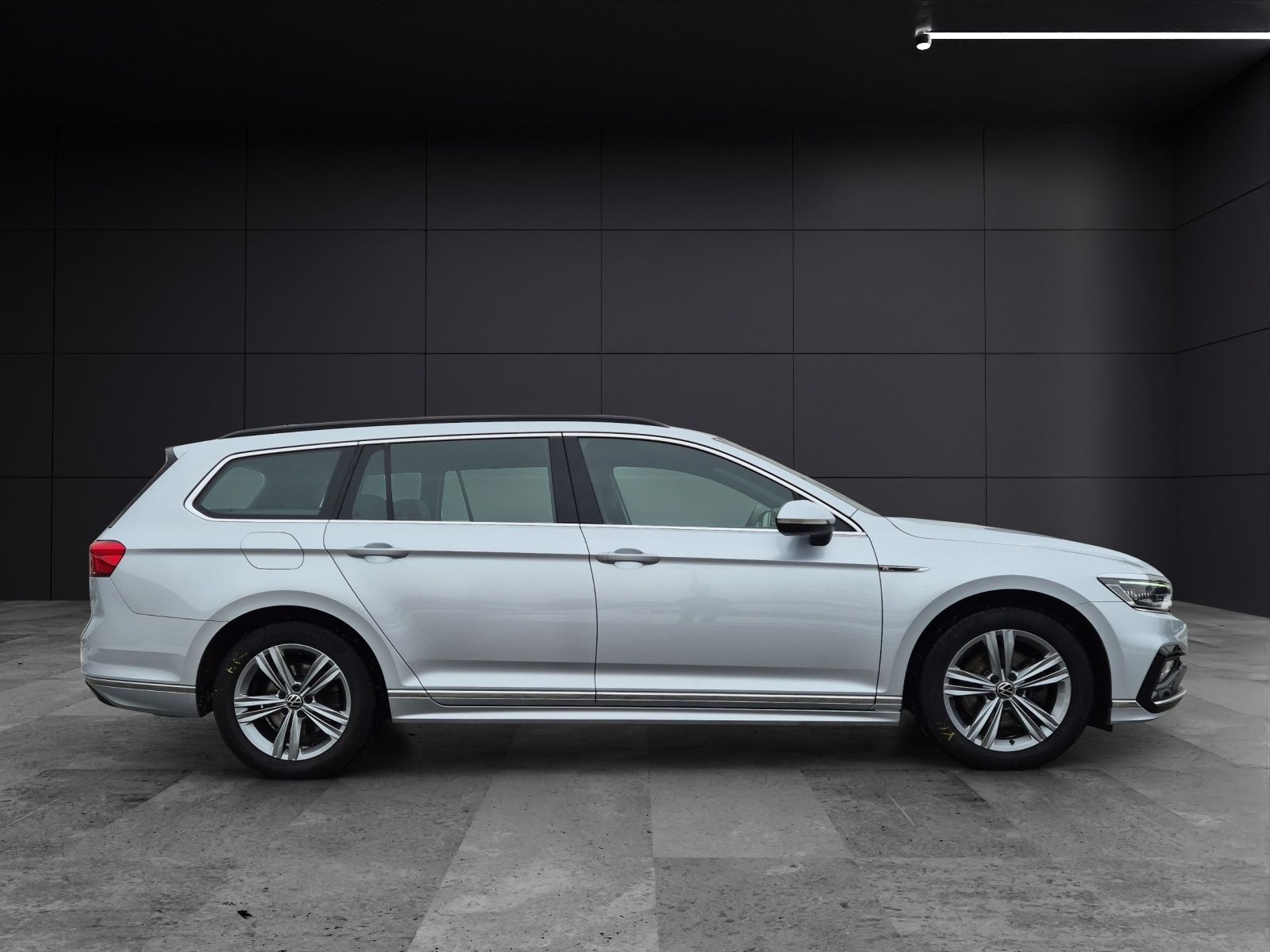 Fahrzeugabbildung Volkswagen Passat Variant TSI R-Line DSG Matrix Navi AID AC