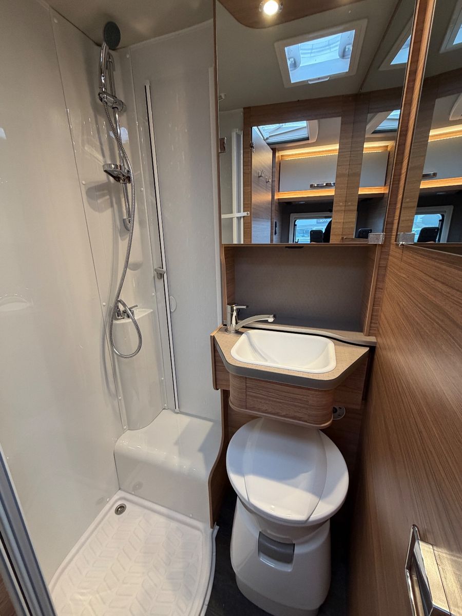 Fahrzeugabbildung Weinsberg CaraCompact 640 MEG MJ26 Mercedes Sprinter