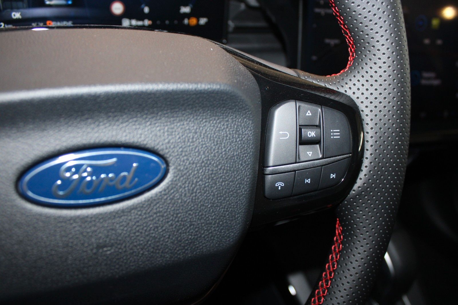 Fahrzeugabbildung Ford Puma 1,0 EcoBoost Hybrid ST-Line X Automatik LED