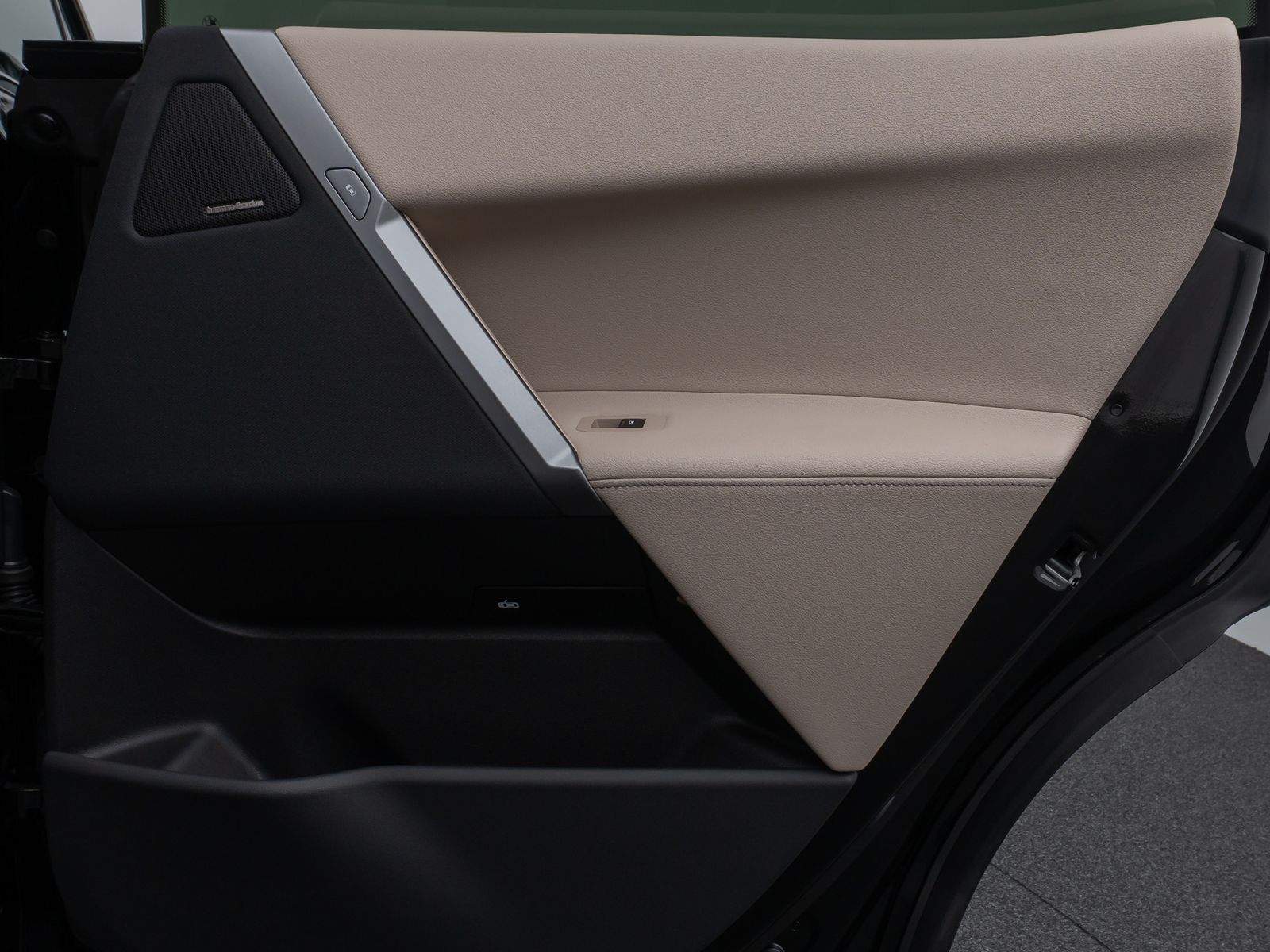 Fahrzeugabbildung BMW iX xD40 Laser 360°DAB H/K SoftCl ACC AHK Sport