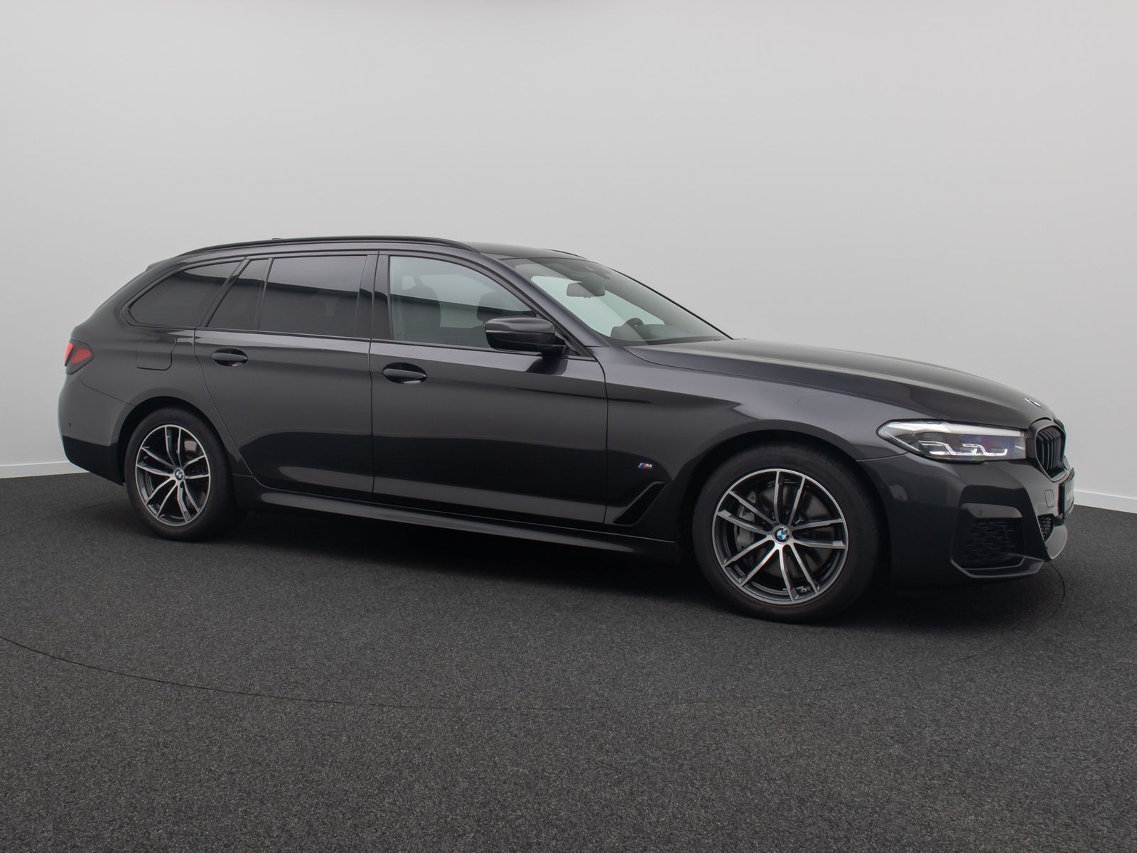 Fahrzeugabbildung BMW 530d xD M Sport 4xKlima DAB HUD Alarm Kamera