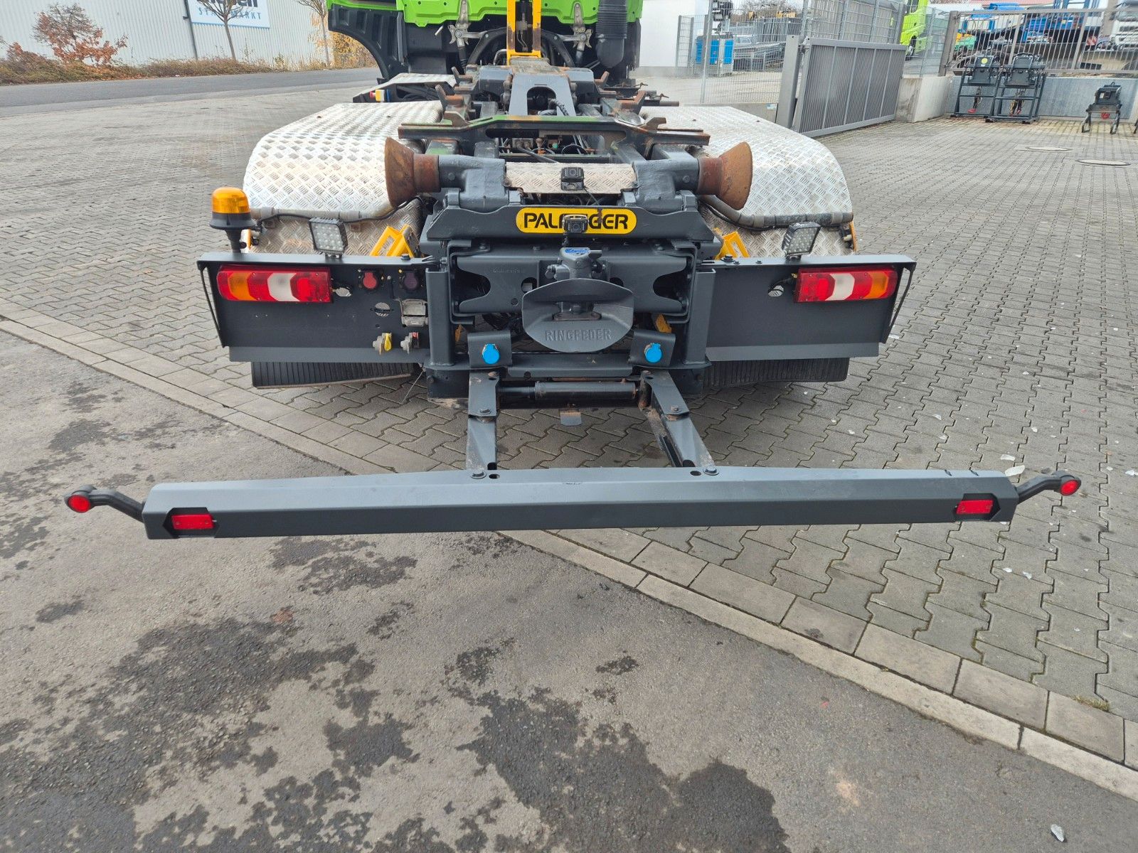 Fahrzeugabbildung Mercedes-Benz Arocs 2548 L 6x2/4 HAD Palfinger T20A AHK