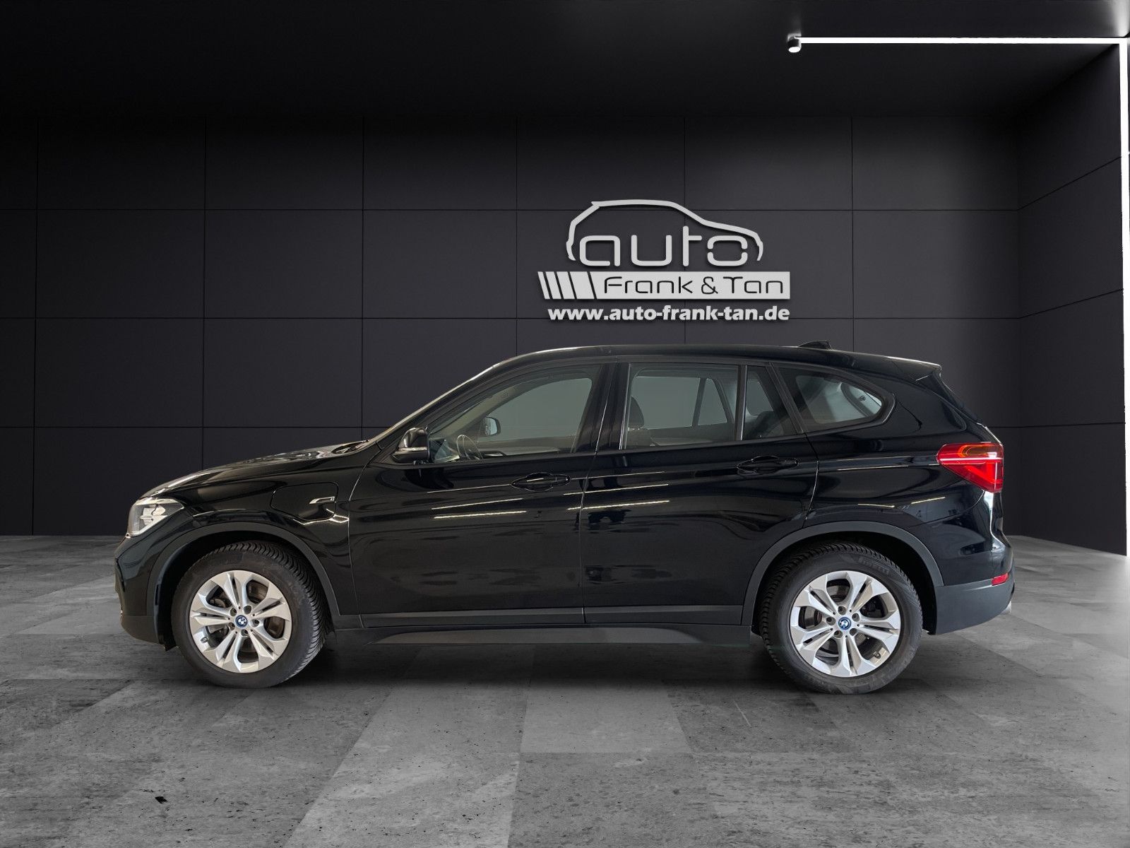 Fahrzeugabbildung BMW X1 xDrive 25 e Advantage *PDC*SitzHz*Navi*Allrad