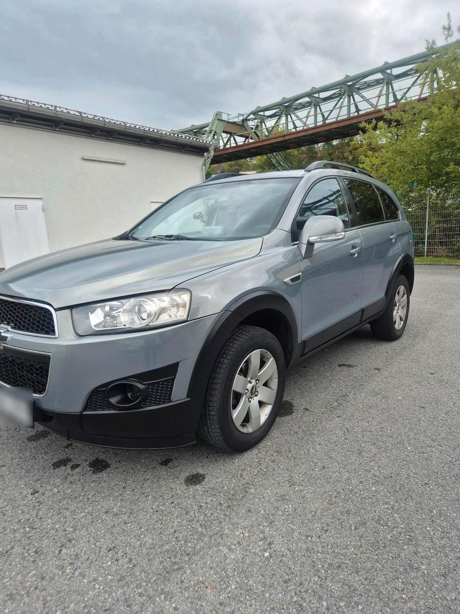 Chevrolet Captiva 2012 — rear view