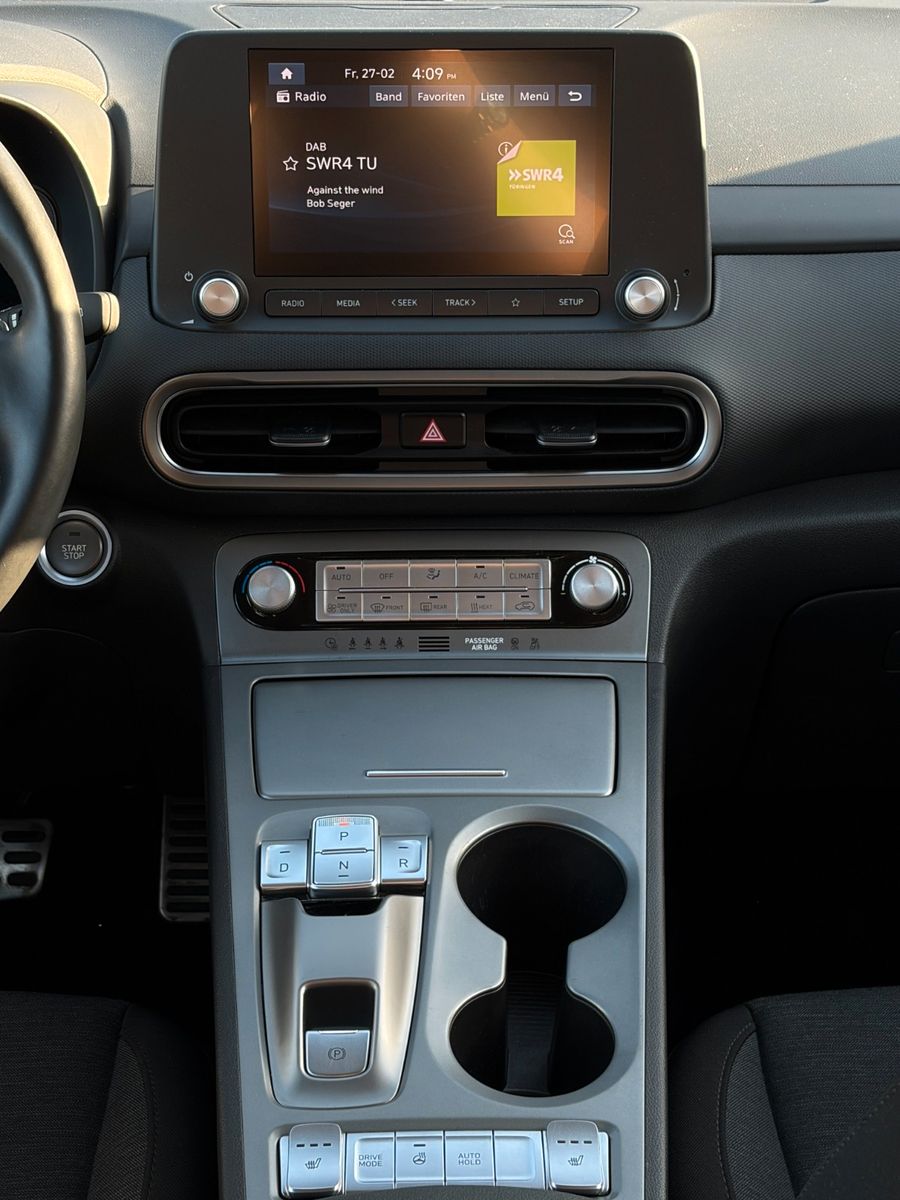 Fahrzeugabbildung Hyundai KONA E Select ACC LHZ SHZ LKAS PDC KAM CarPlay