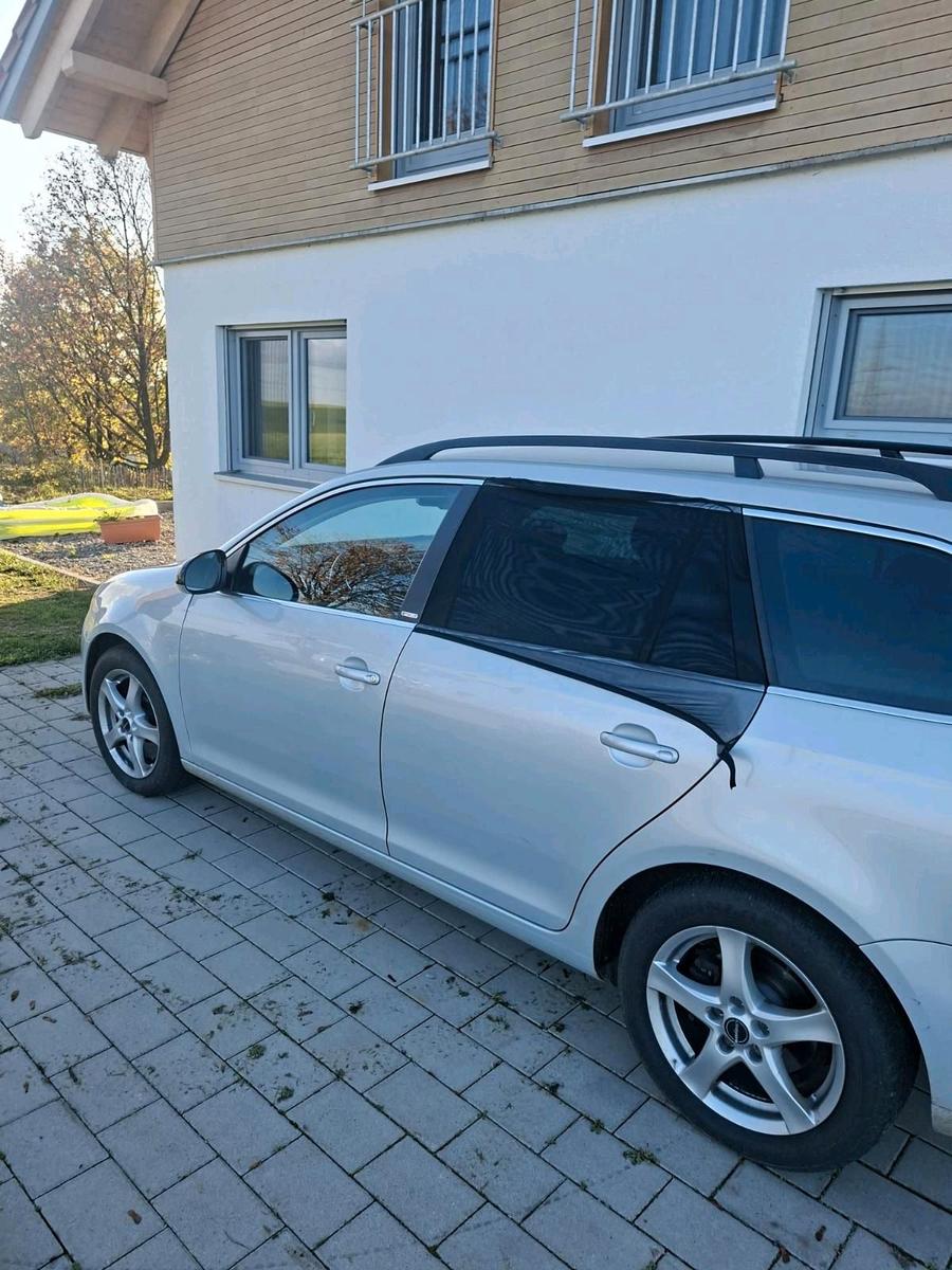 Volkswagen Golf 2012 — rear view