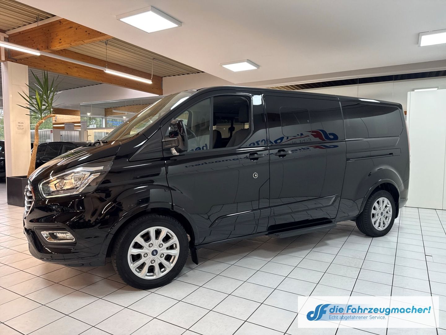 Fahrzeugabbildung Ford Tourneo Custom 320 L2 Titanium X 2.0 TDCi  AHK N