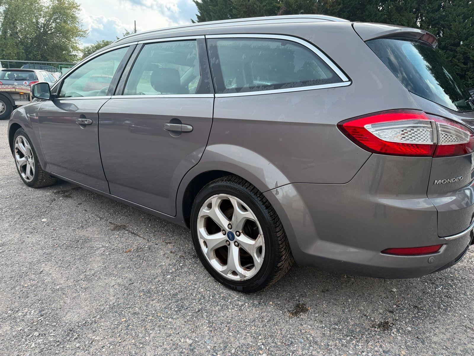 Ford Mondeo 2013 — interior