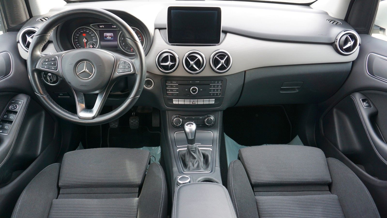 Fahrzeugabbildung Mercedes-Benz B 180 Navi,LED,Park Assist,SH,PDC,SR+WR