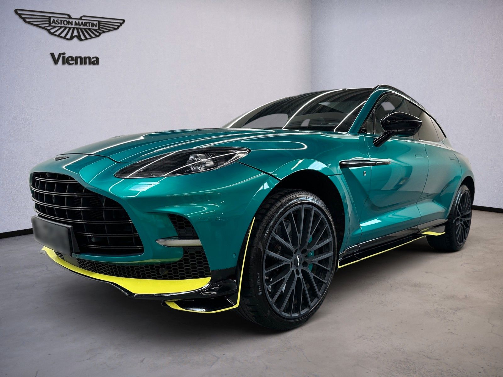 ASTON MARTIN DBX