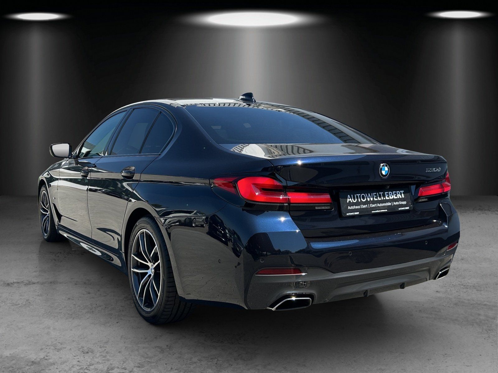 Fahrzeugabbildung BMW 530d Aut. M-Sportpaket/LIVE-COCKPIT/KAMERA/LED/