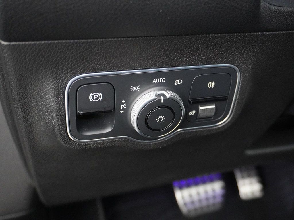 Mercedes-Benz GLB 180 AMG Business Solution | Panorama - Schie