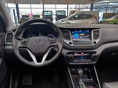 HYUNDAI Tucson 1.6 Premium 4WD*LED*Navi*Sitzh*Pano*