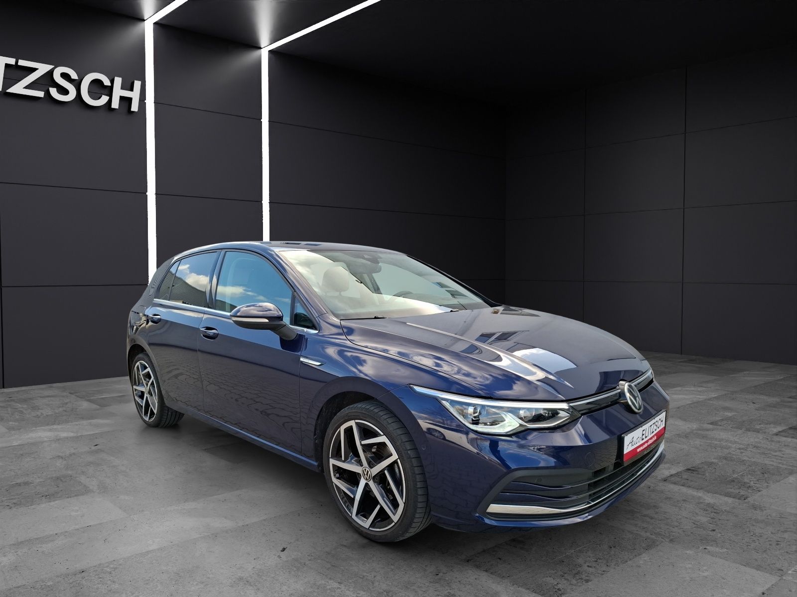 Fahrzeugabbildung Volkswagen Golf VIII TSI Style LEDplus Navi AID HUD ACC RFK