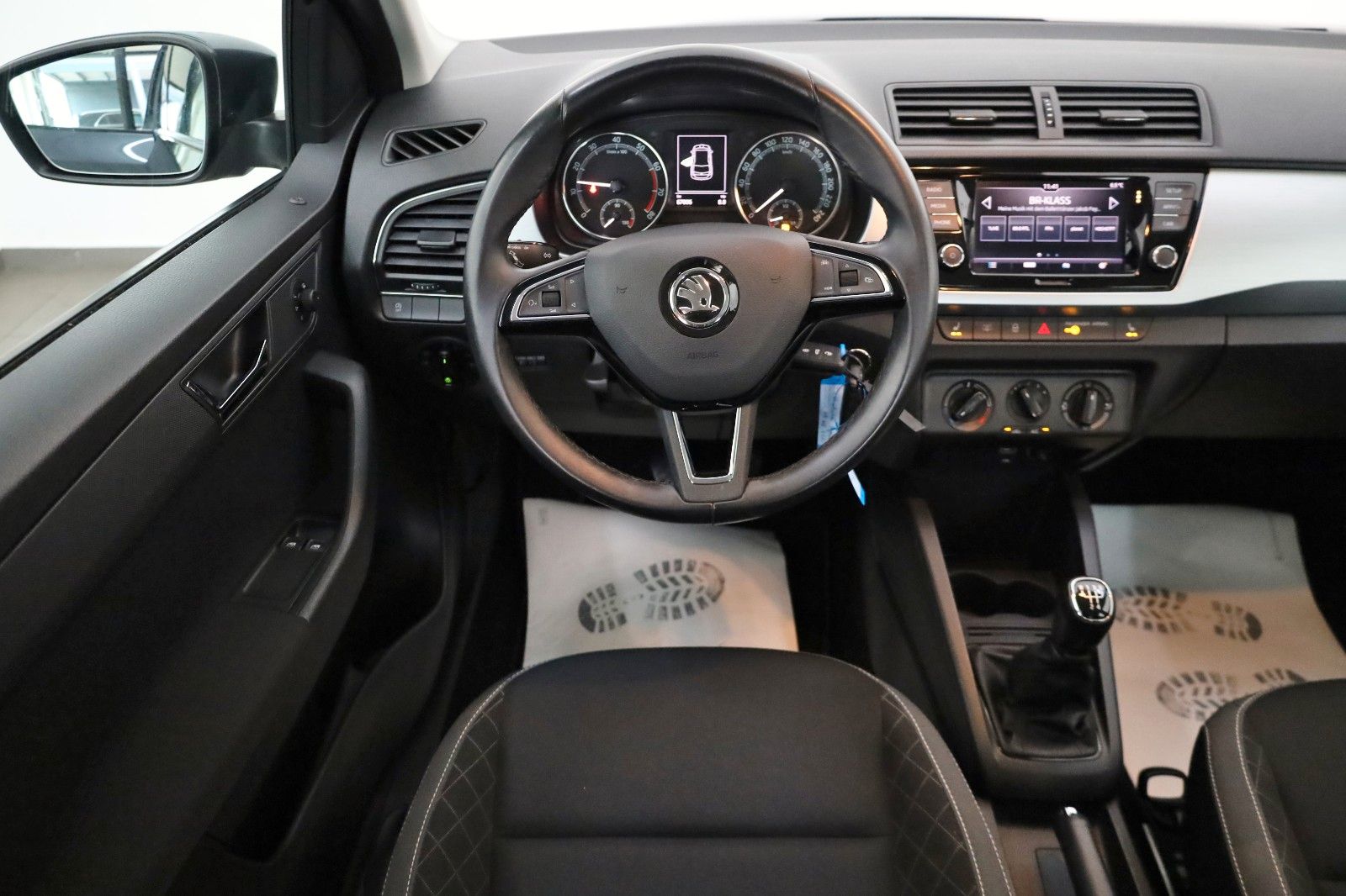 Fahrzeugabbildung SKODA Fabia Ambition SH,PDC,Kamera,Apple CarPlay,SR+WR