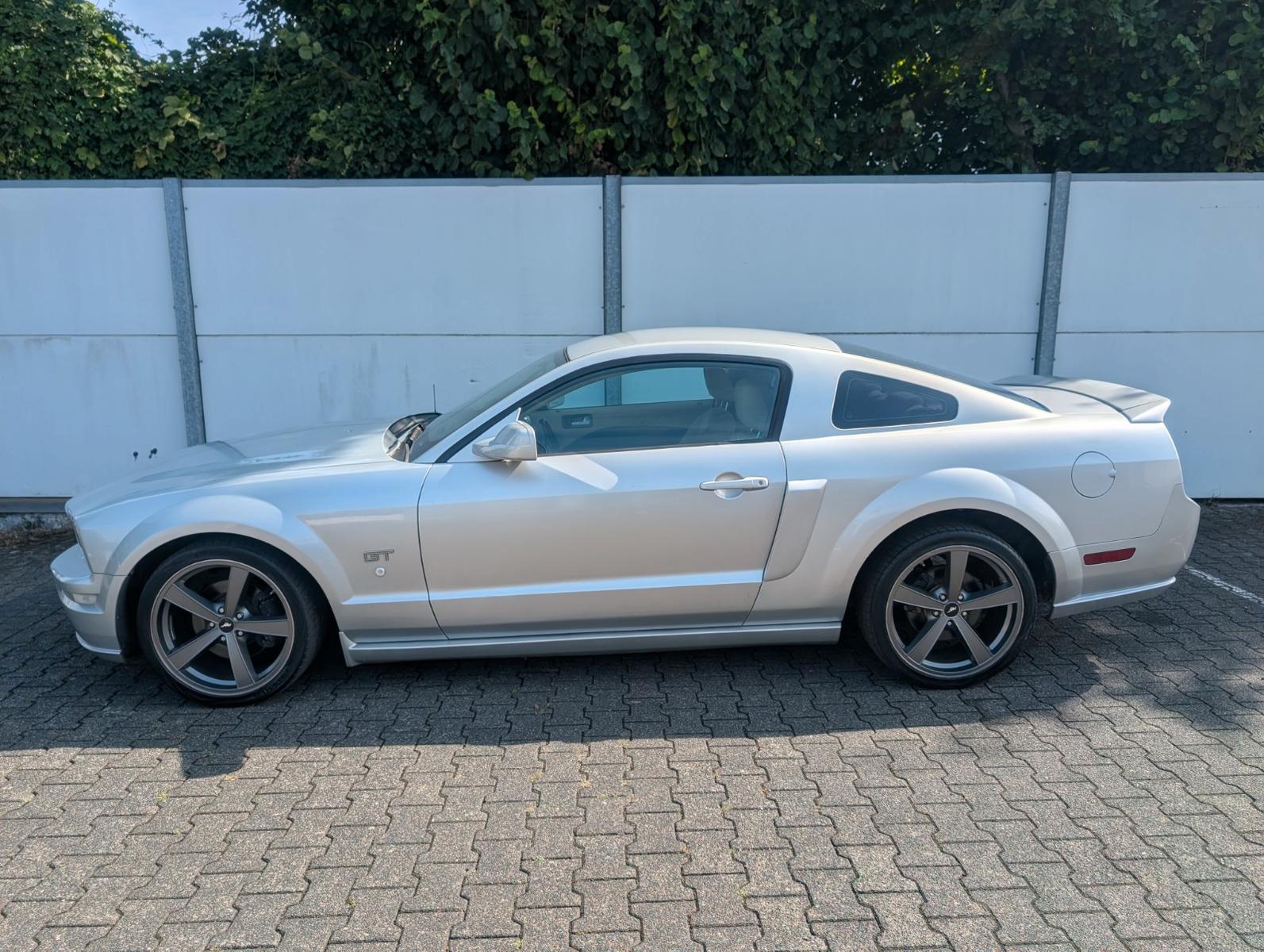 Ford Mustang GT V8 4.6 305ch - Sièges Sport éléctriques - Pneus été - Régulateur de vitesse