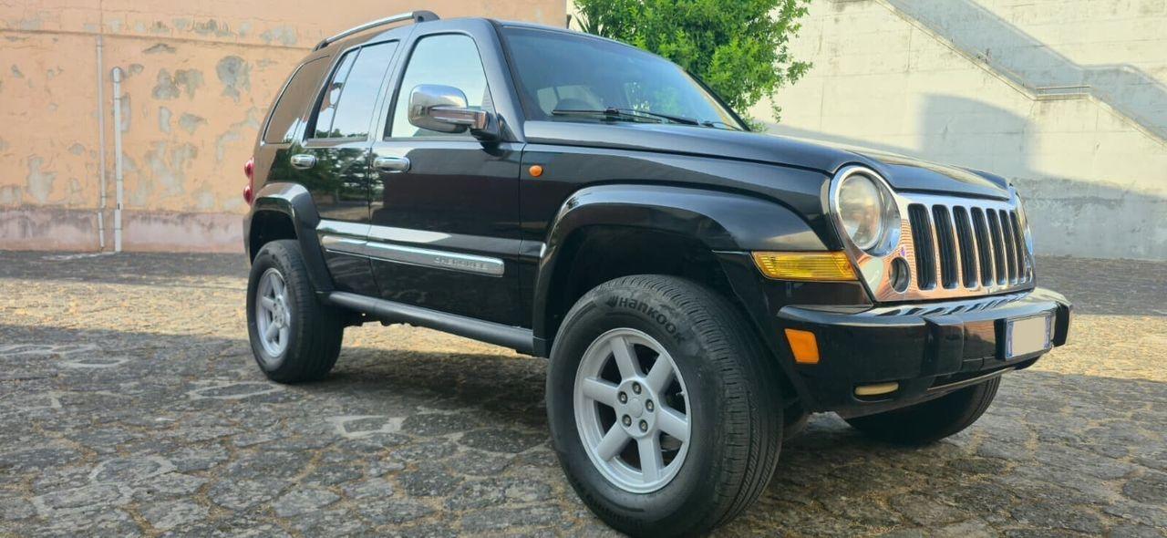 Jeep Cherokee 2005 — interior