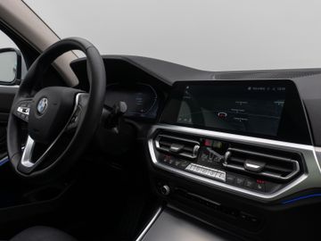 Fahrzeugabbildung BMW 320d xDLuxury Line DAB HiFi PDC Stop&Go Komfort