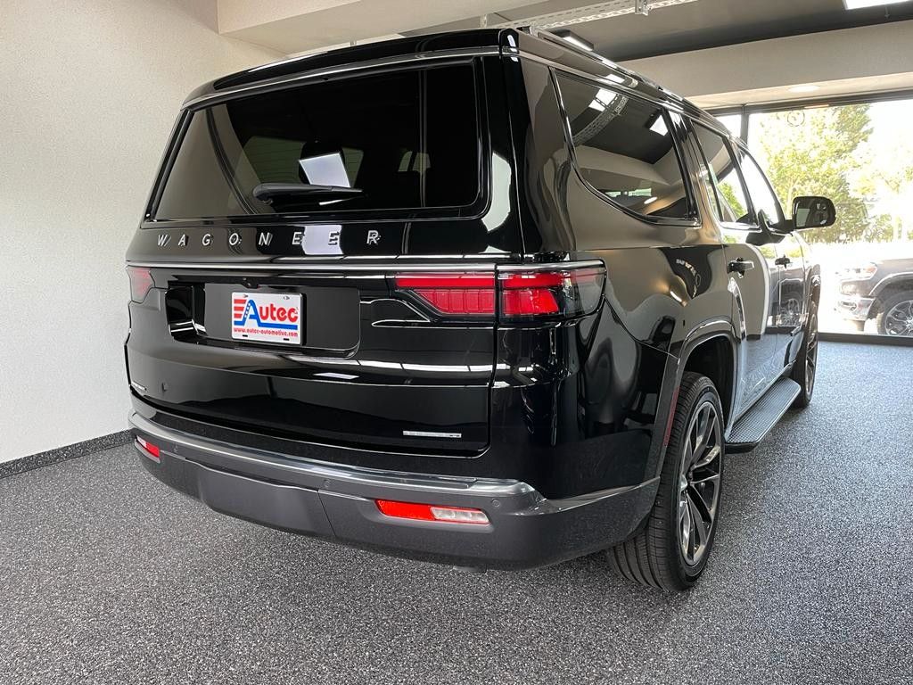 Fahrzeugabbildung Jeep WAGONEER SERIES II 5.7L-V8 E-TORQUE-PANORAMA