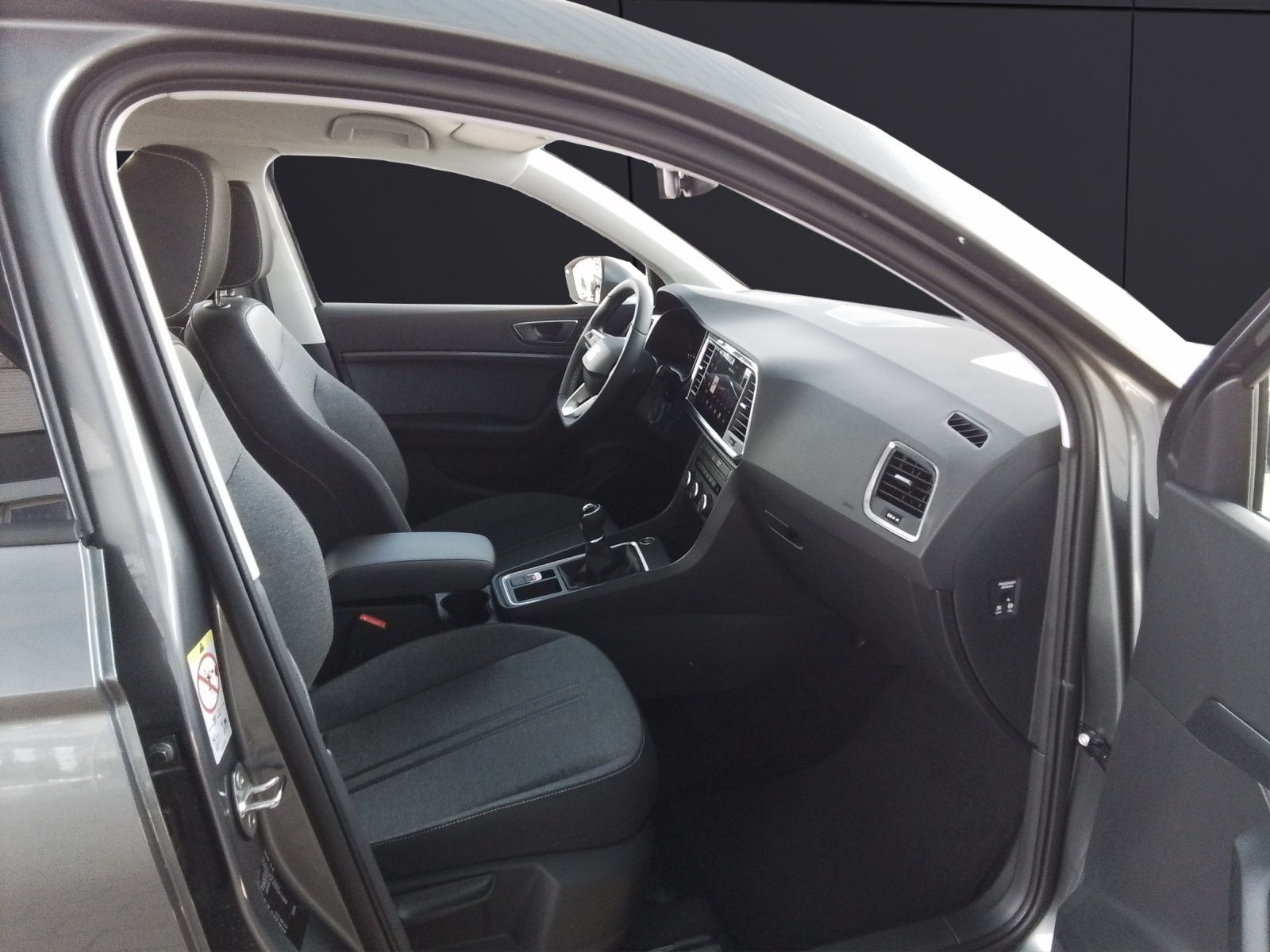 Fahrzeugabbildung SEAT Ateca TSI Style LED Navi ACC RFK SH App LM