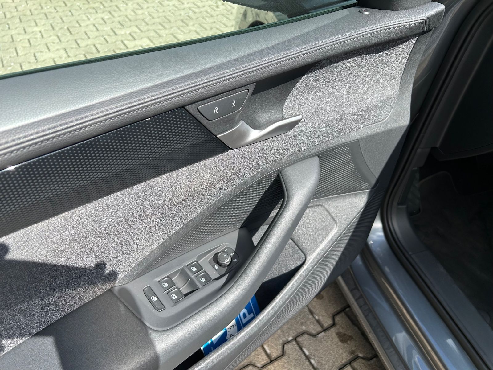 Fahrzeugabbildung Volkswagen Passat Variant 1.5 eTSI DSG Navi Shz