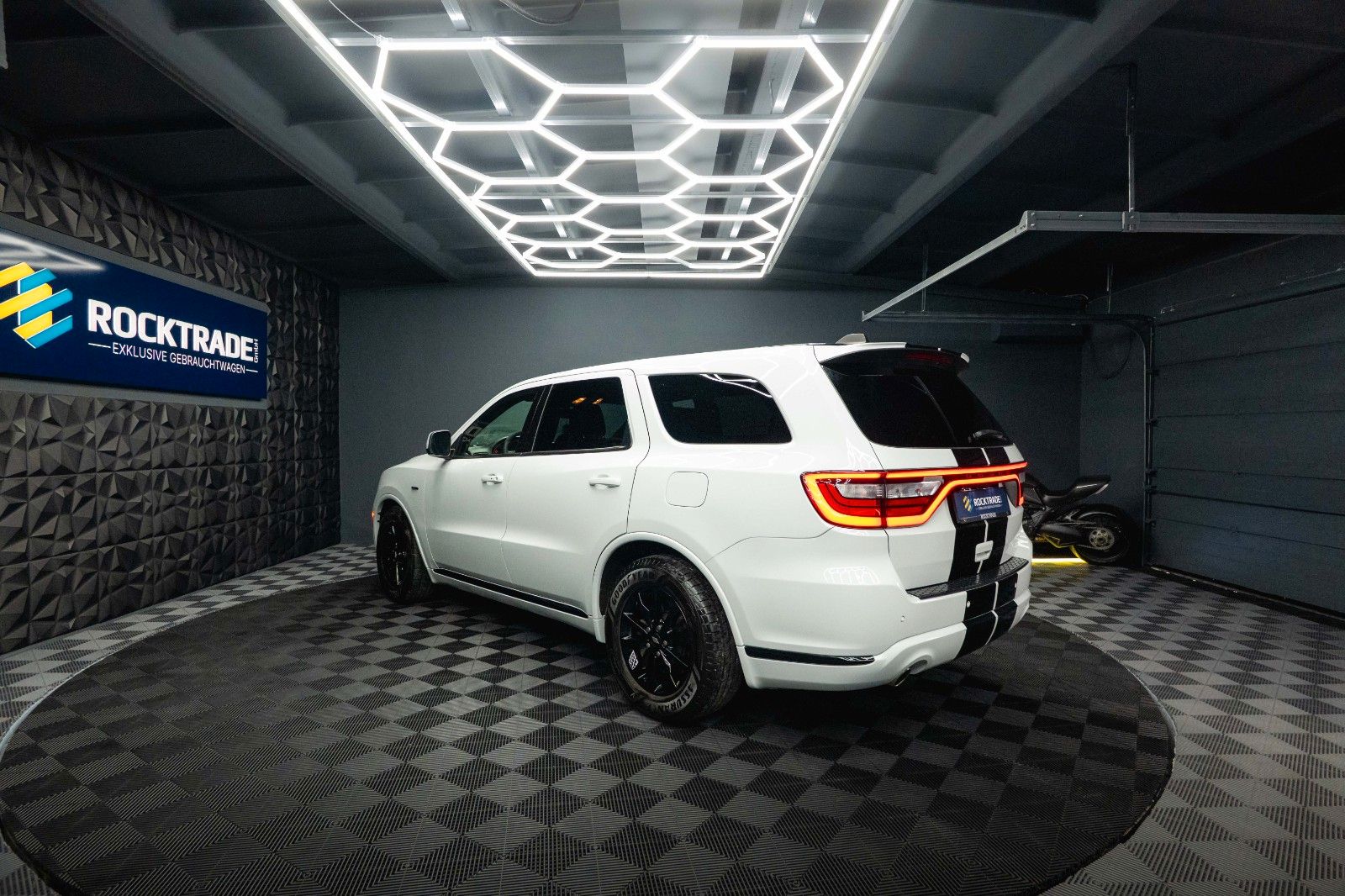 Fahrzeugabbildung Dodge Durango 5.7 V8 R/T SRT 4x4 Night-Paket Modell 22