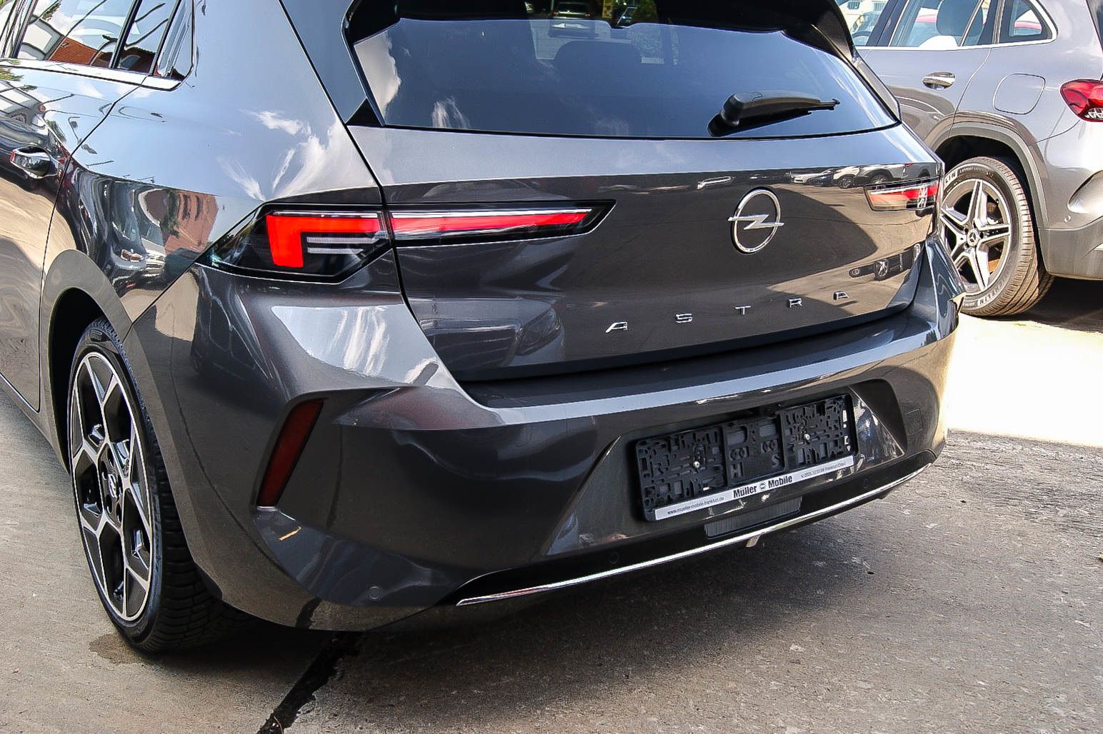 Fahrzeugabbildung Opel Astra L 1.5 Diesel ULTIMATE Aut HEADUP ANHZV LED