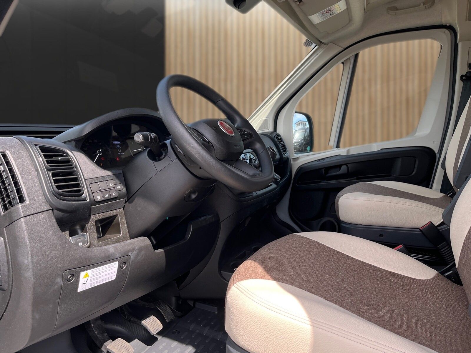 Fahrzeugabbildung Eura Mobil Van V 635 HB 6KW Heizung, Radio DAB, RFK