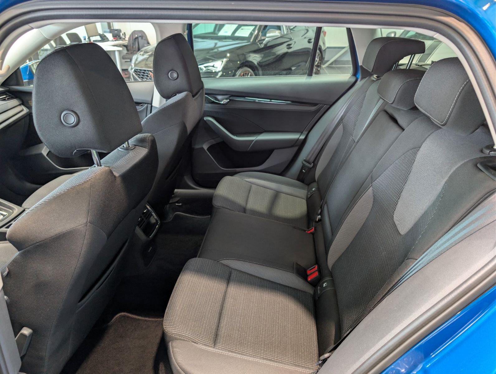 Skoda Octavia Combi 2.0 TDI DSG Ambition 8-fach foto 9