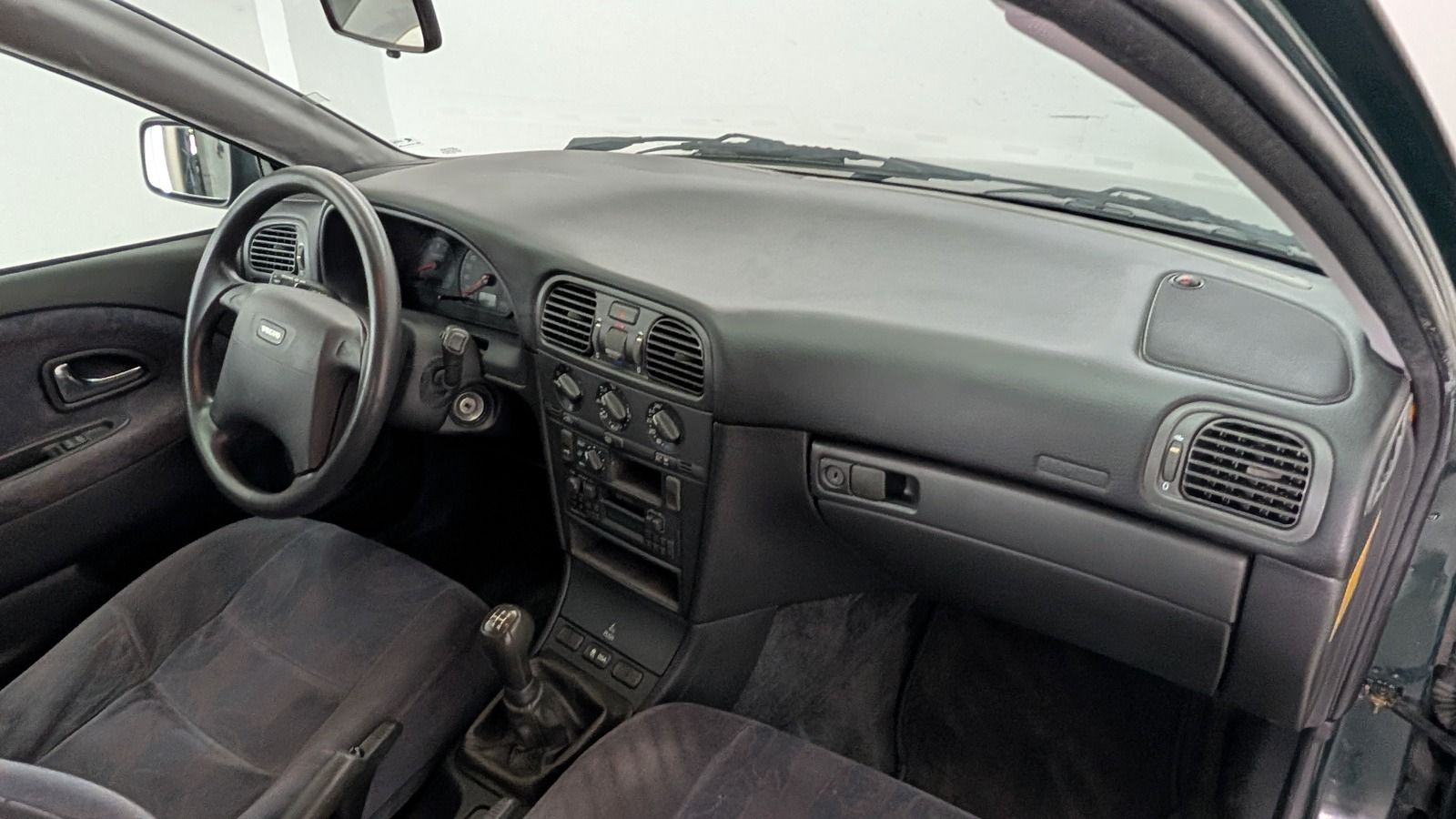 Fahrzeugabbildung Volvo V40 2.0T