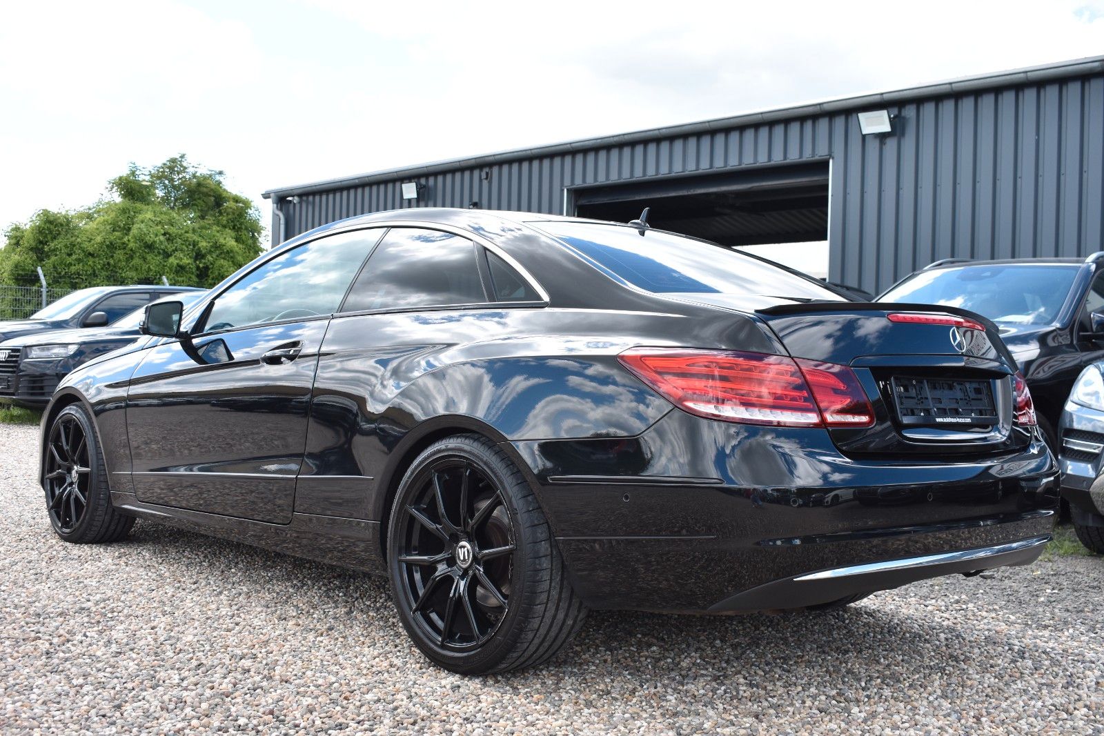 Fahrzeugabbildung Mercedes-Benz E 200 Coupe  ILS /Panorama/SHZ/Navi/19 Zoll