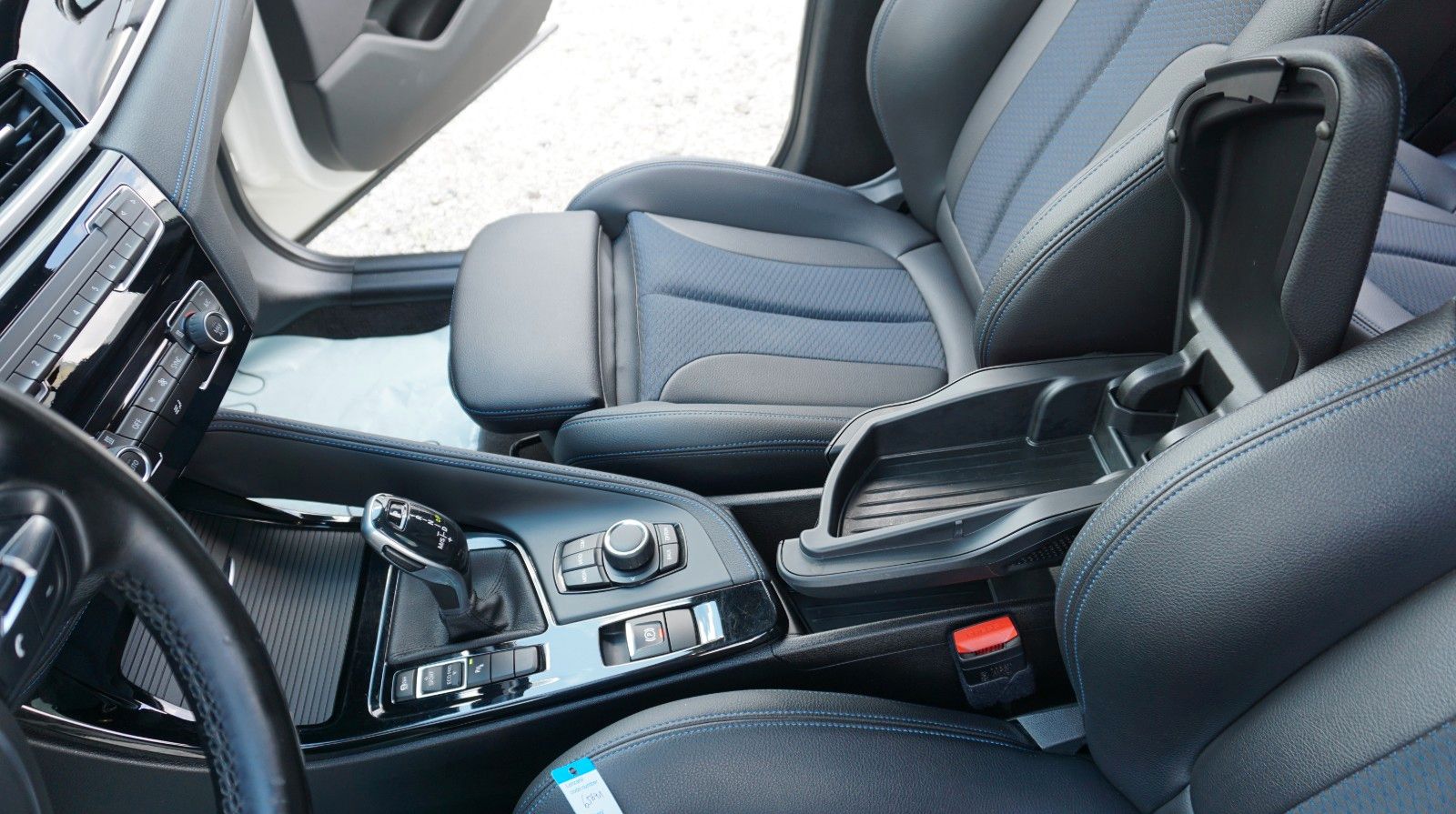 Fahrzeugabbildung BMW X1 sDrive 20 i M Sport,LED,Kamera,AHK, 8 fach be
