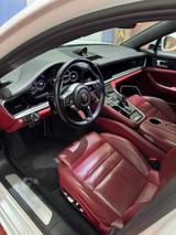 Porsche Panamera 4 E-Hybrid - - Porsche Panamera aus 2018 mit Hybrid-Antrieb
