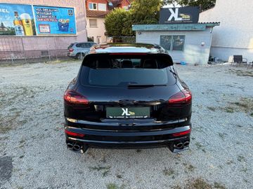Porsche Cayenne - 12