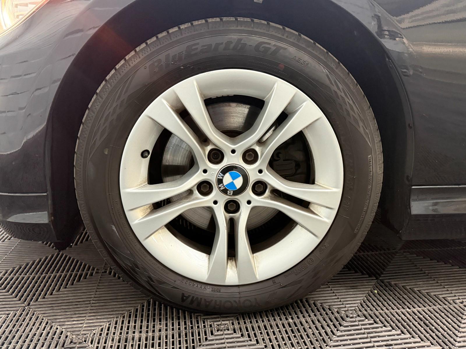 BMW 318 2011 — photo 19