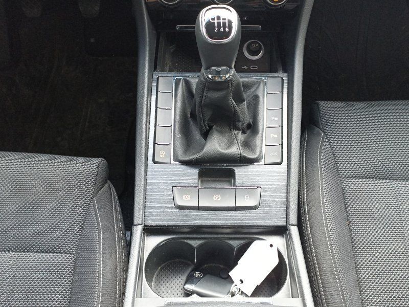 Fahrzeugansicht 13 Fahrzeugabbildung SKODA Superb Combi 2.0 TDI Style ACC+NAVI+WINTER-PAK.