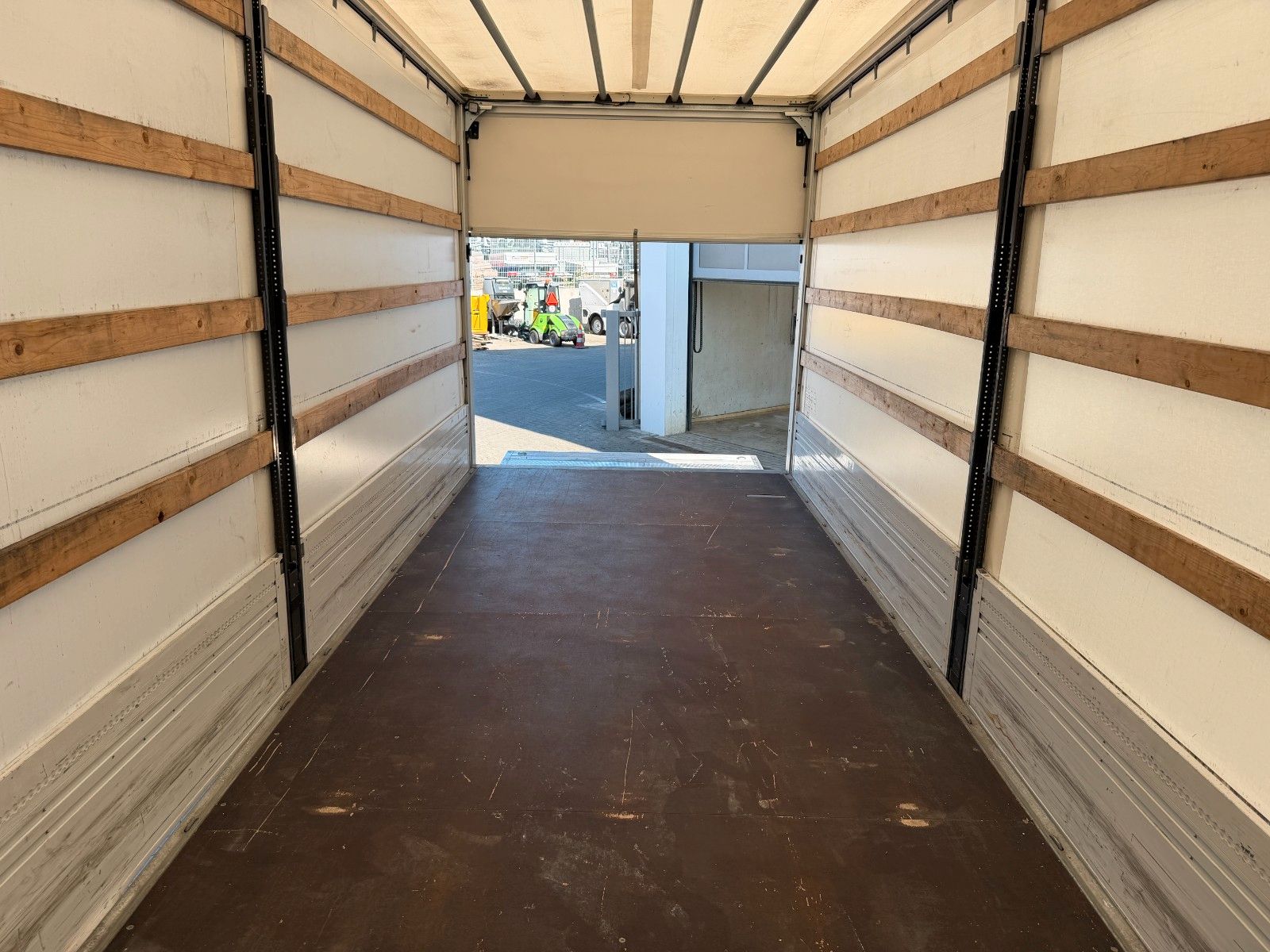 Fahrzeugabbildung Iveco Eurocargo ML160E32/P LBW Bär 1.500kg Abbiegeassi - mit KI generiert/bearbeitet