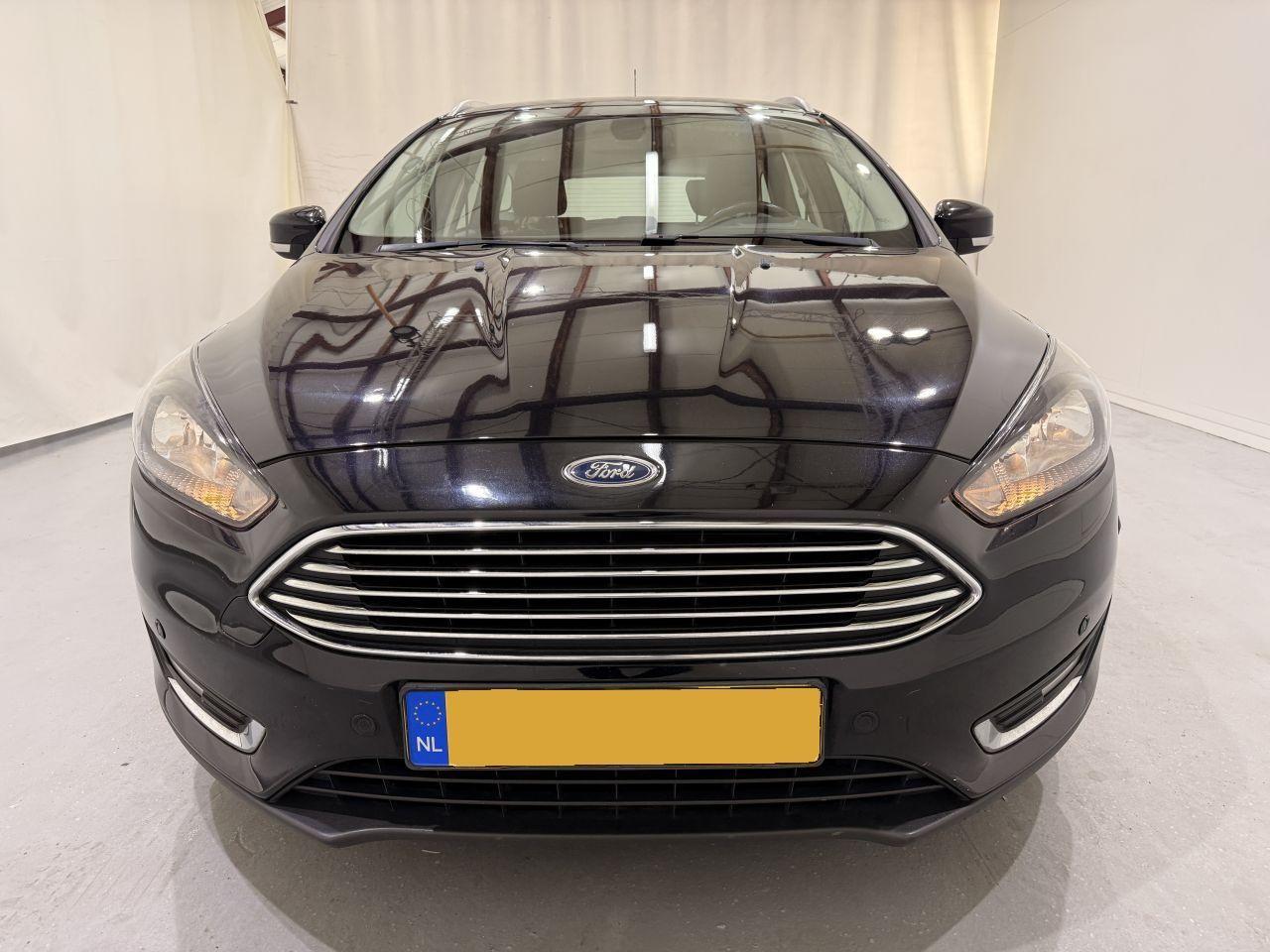 Ford Focus 2015 — вигляд ззаду