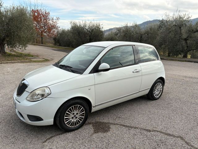 Lancia LANCIA Ypsilon 1.3Mjt 75 Platino 5Posti 10-2010