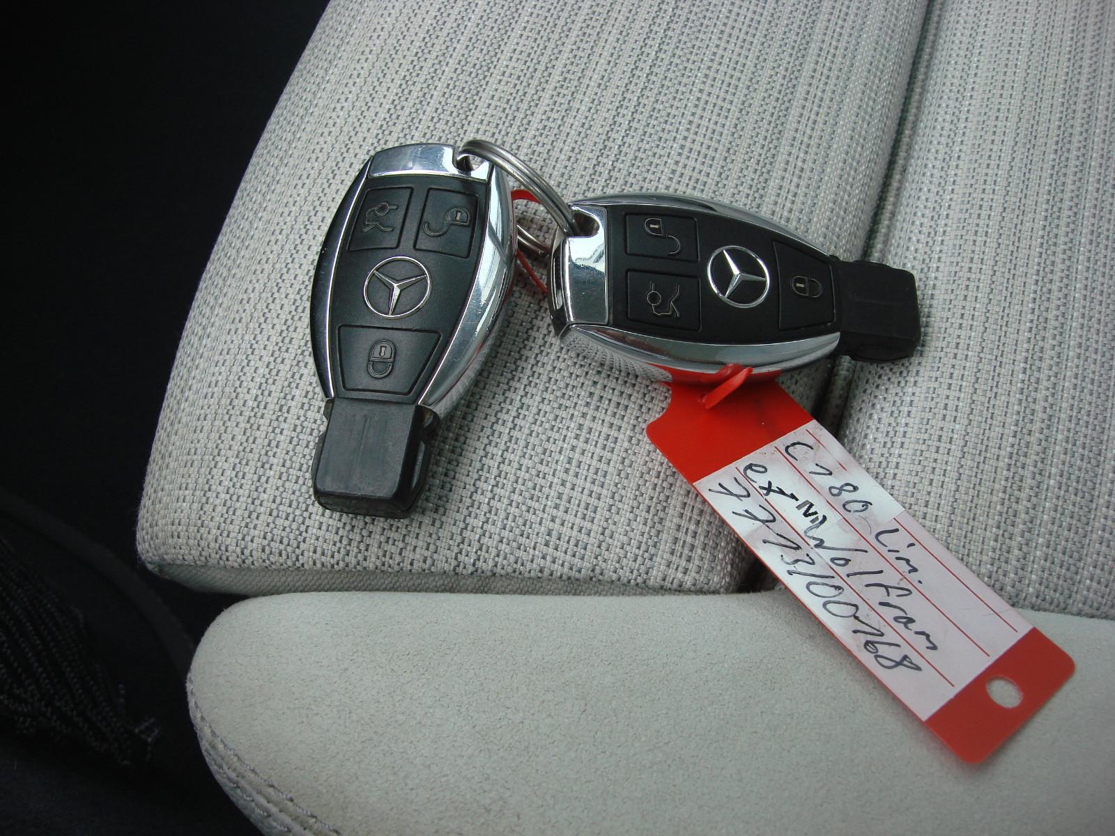 Mercedes-Benz C 180 CGI Lim. Exclusive*Comand*LED*PDC*SHZ*TÜV*