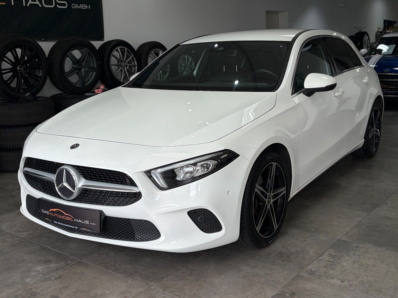 MERCEDES-BENZ A 180d *MBUX*Distronic*Spur*Leder*Sound*Display*