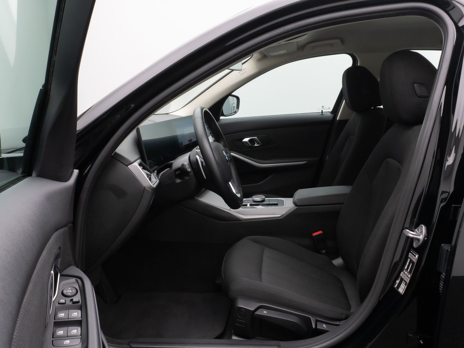 Fahrzeugabbildung BMW 318i DAB PDC Widscreen Geschwindigkeitsreg LED