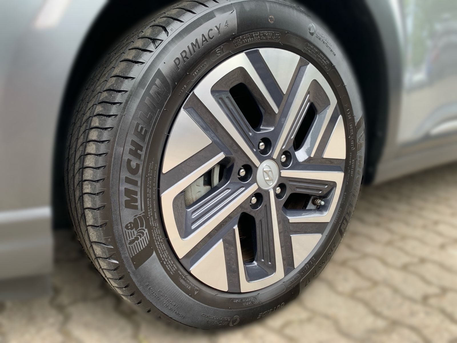 Fahrzeugabbildung Hyundai KONA Premium Elektro 64 kWh 1Hd